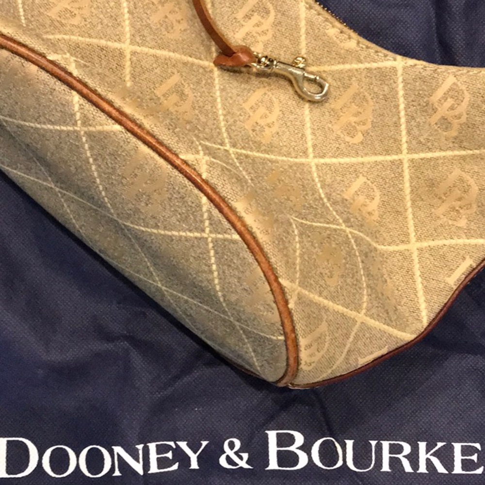 Dooney&Bourke - Picture 5 of 6